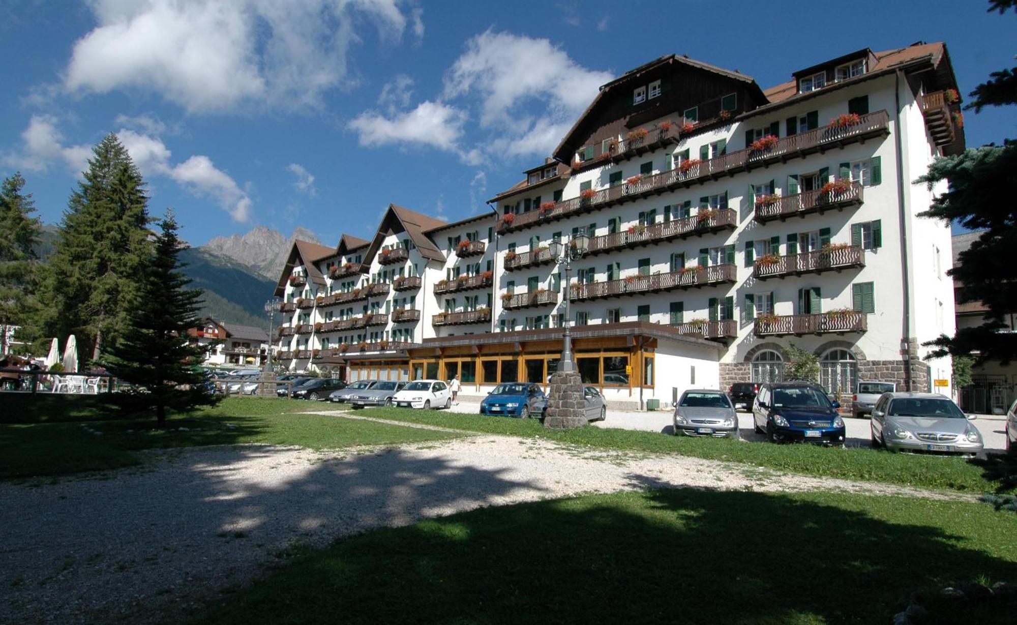 Th San Martino - Majestic Dolomiti Hotel San Martino Di Castrozza Bagian luar foto